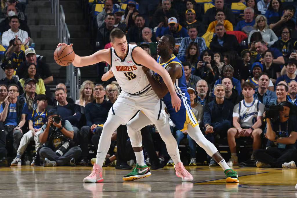 Nuggets ledet af Jokic besejrede Warriors og satte gang i en ny omgang spænding i NBA